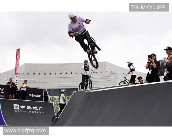 上海极限运动队包夹现象解析与热点趋势探讨 上海极限运动队包夹现象解析与热点趋势探讨