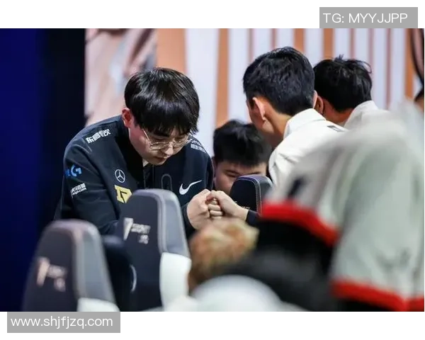 RNG精英赛精彩配合分析团队默契与战术执行的完美结合 RNG精英赛精彩配合分析团队默契与战术执行的完美结合